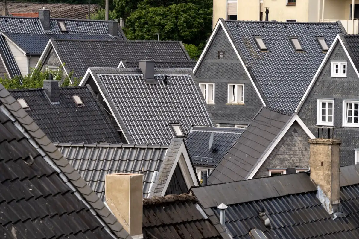 Steep roof eaves and gutter lines on houses in Thornton, CO